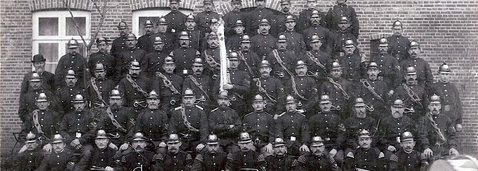 Gruppenbild der Feuerwehren Suederende und Oldsum 1904